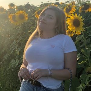 Meet your Posher, Abi